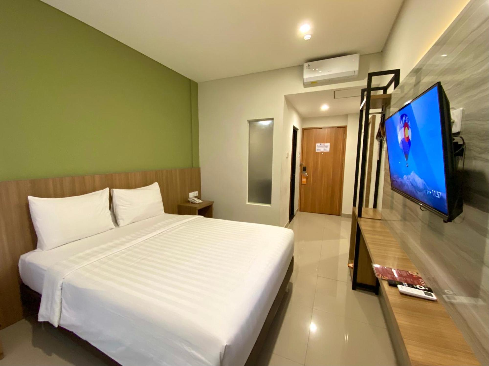 Front One Hotel Gombong Gombong  Exterior photo
